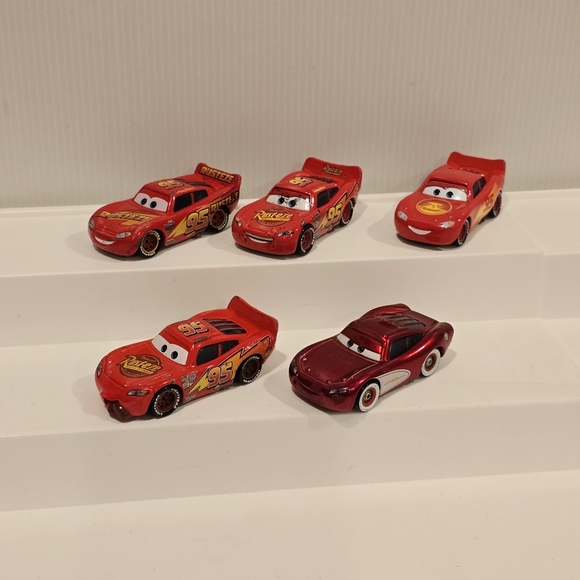 Disney Pixar Lightning McQueen Diecast Car Set - Picture 3 of 9